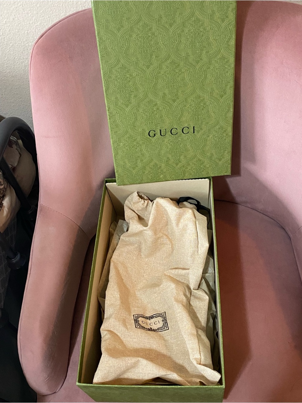 Authentic Gucci Green Box with Cream Drawstring Dust Bag